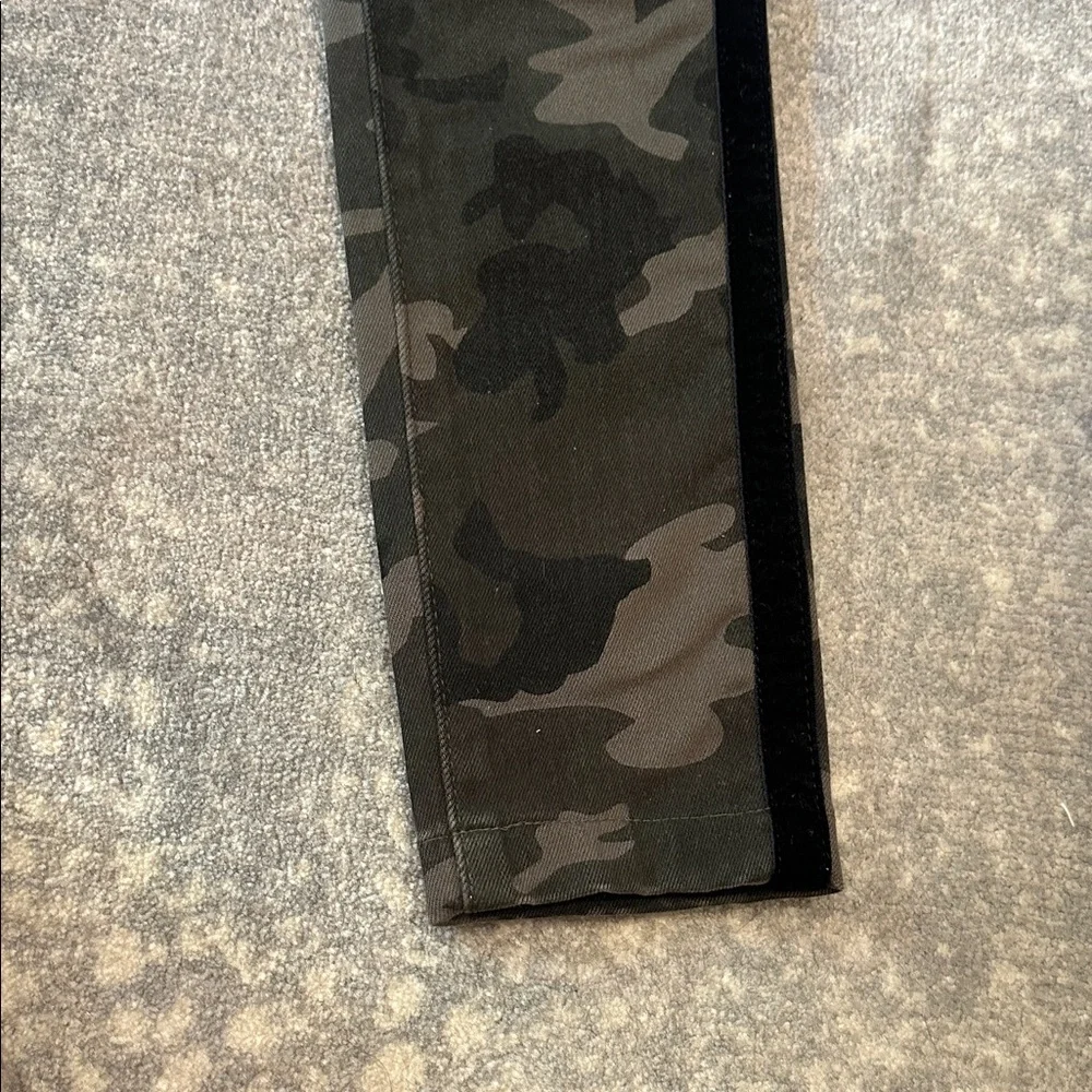 DL1961 CLOE KIDS Camo Skinny Jeans with Black Side Stripe IN VELVET SIZE 8